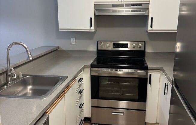 1 bed, 1 bath, 715 sqft, $1,995, Unit 216