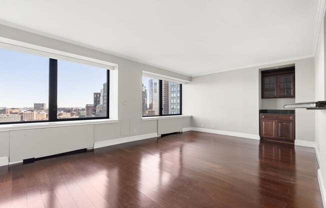 1 bed, 1 bath, 880 sqft, $4,200, Unit 15E