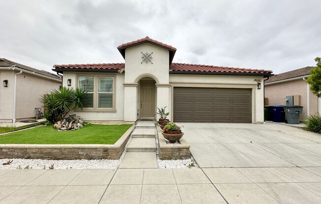 New to the Market 3 Bedroom 2 Bathroom Single Family Home with SOLAR in CLOVIS UNIFIED SCHOOL DISTRICT