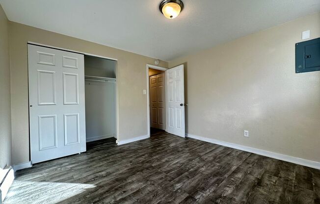 2 beds, 1 bath, 900 sqft, $1,350, Unit 1803-3