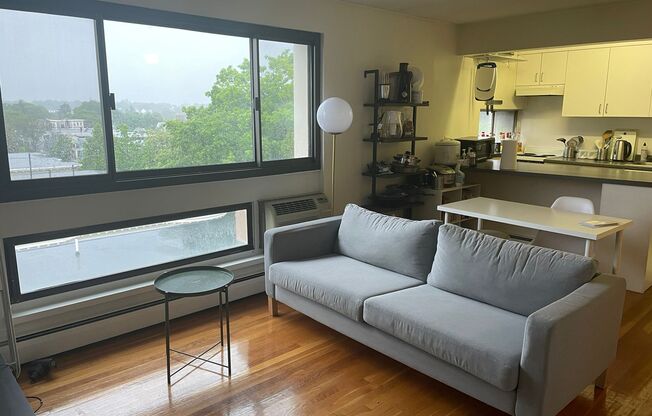 2 beds, 1 bath, $3,300, Unit 74