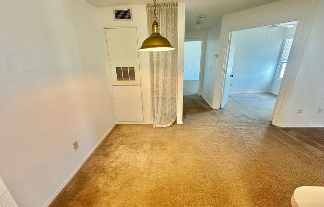 2 beds, 1 bath, 810 sqft, $1,395, Unit r2550n3304