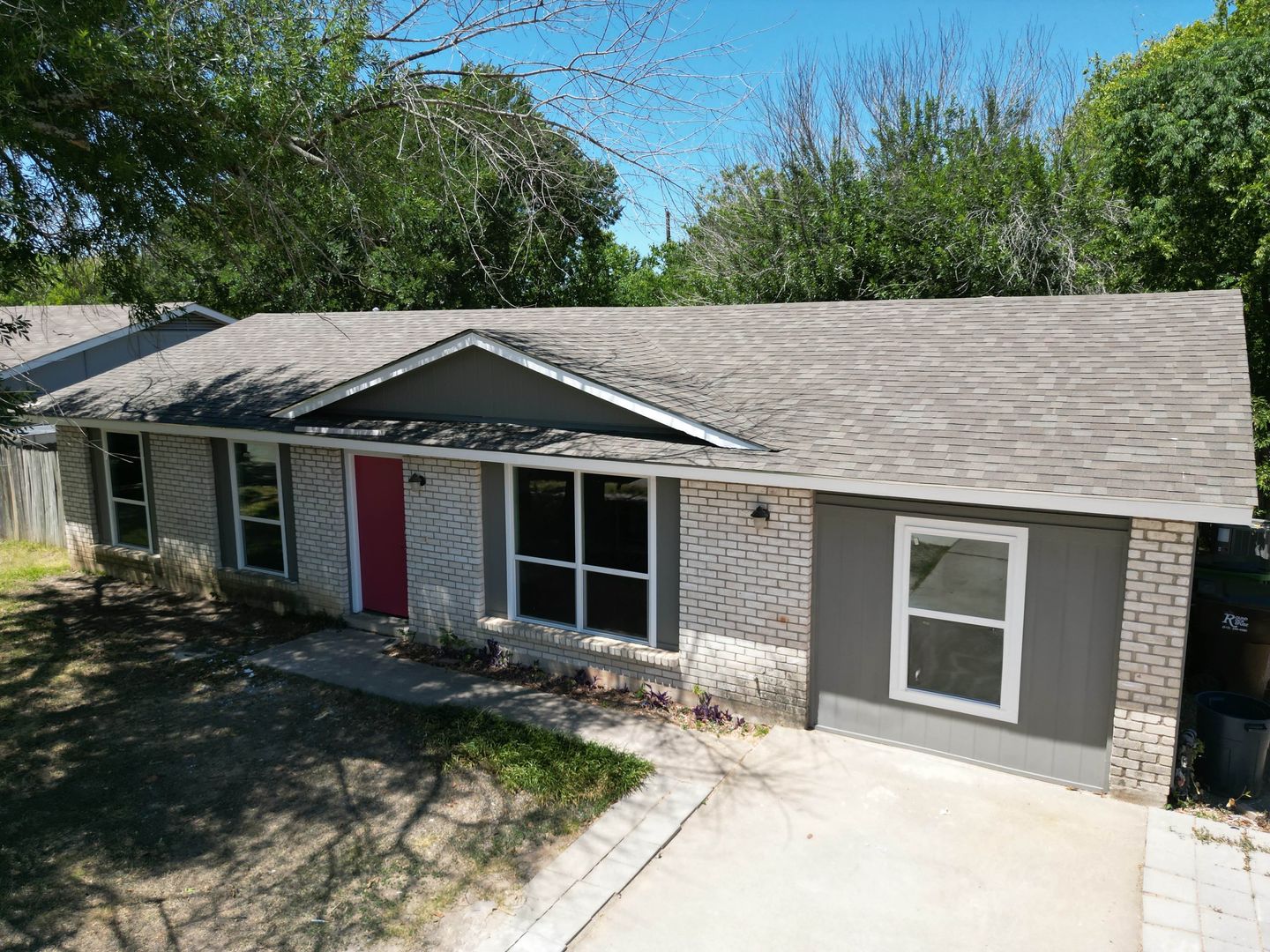 Spacious 5-Bedroom Home in a Great Neighborhood!