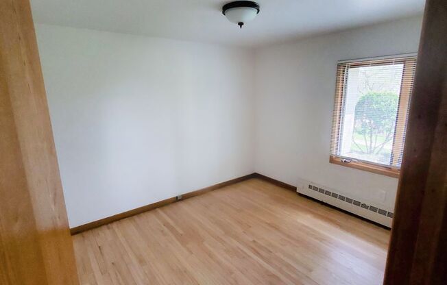 2 beds, 1 bath, 775 sqft, $1,379, Unit 2346-2