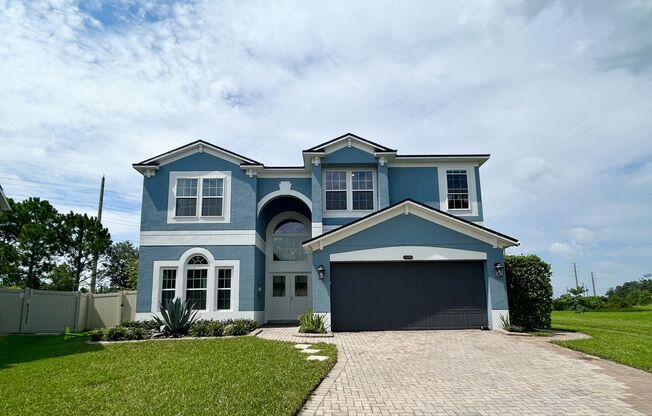 **Unfurnished** Gorgeous 5/3 Executive Pool Home with a Huge Fenced Backyard and a 2 Car Garage in the Highly Sought After Community of Moss Park Ridge - Orlando!