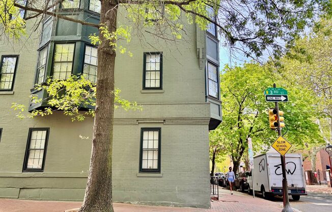 Spacious Society Hill 4bd/2.5bth Home