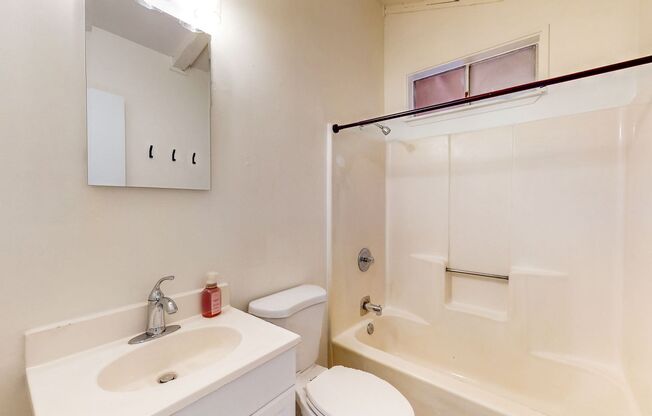 1 bed, 1 bath, $2,100, Unit 10141 #A