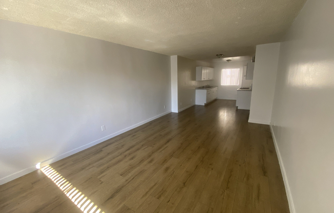 8200 Owensmouth Ave