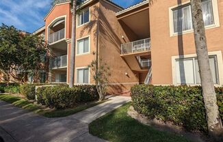 SPACIOUS 2/2 WITH SPLIT FLOOR PLAN WITH BALCONY ACCESS!