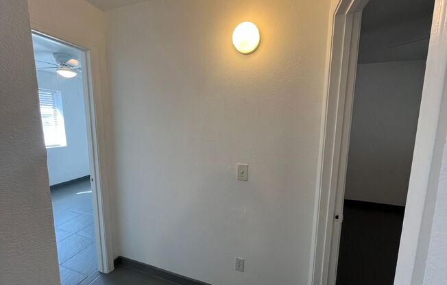 3 beds, 1 bath, 900 sqft, $1,595, Unit 01