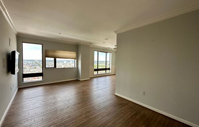 Charming 1 Bedroom/ 1.5 Bathroom Condo Unit in Inner Harbor, Baltimore, MD!