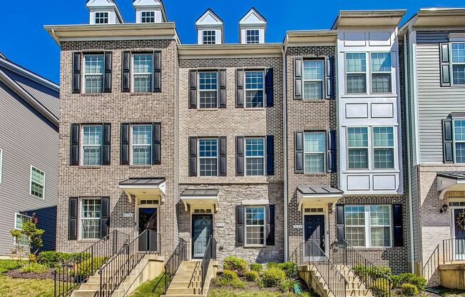 Pristine 2 bedroom, 2.5 bath townhome in Parkside at Westphalia!