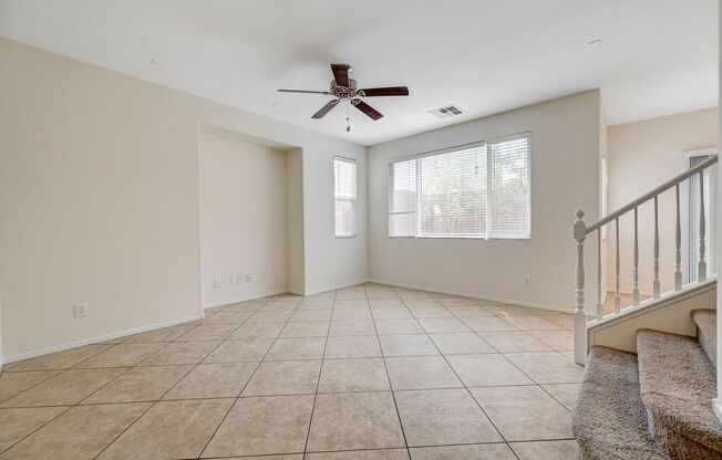 *MOUNTAINS EDGE 3 BED 2.5 BATH * COMMUNITY POOL, FITNESS CENTER, AND SPA *