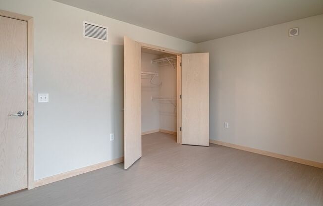 1 bed, 1 bath, 695 sqft, $1,900, Unit 515