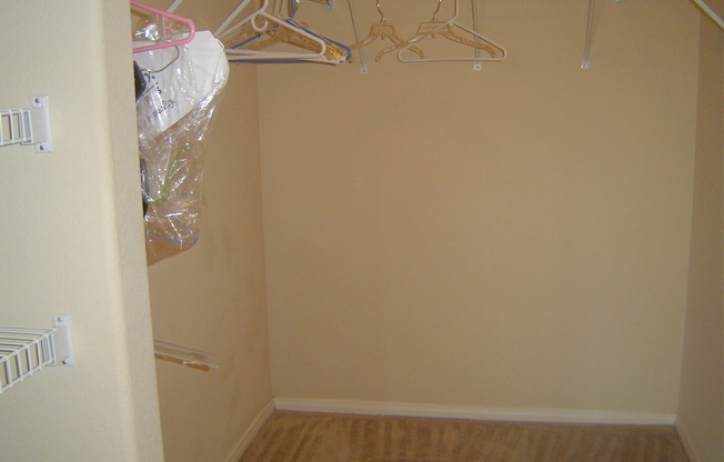 2 beds, 1 bath, $1,750, Unit # 2093