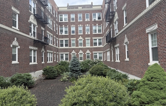 Studio, 1 bath, 550 sqft, $2,250, Unit 24