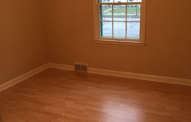 Gorgeous 3 Bedroom 1 Bathroom Home in St. Paul!