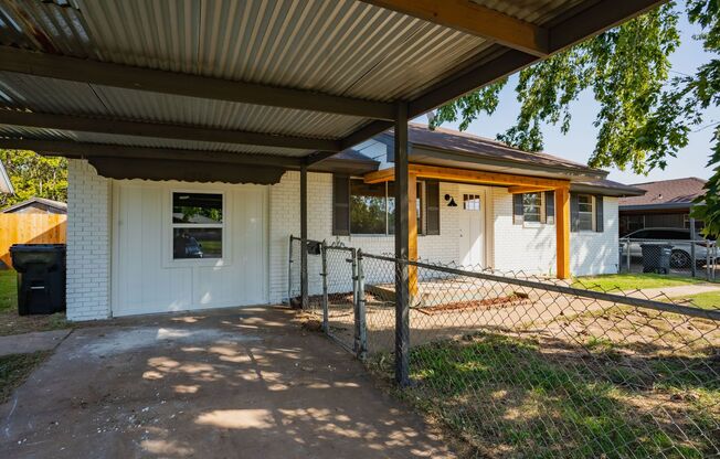 Stylish 4-Bedroom Home in Moore with Modern Updates and Fenced Yard