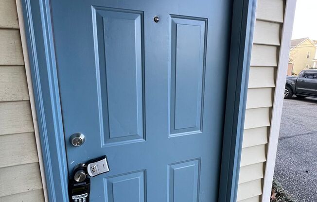 2 beds, 1 bath, $1,515, Unit 451 Frizzell Avenue Unit D R