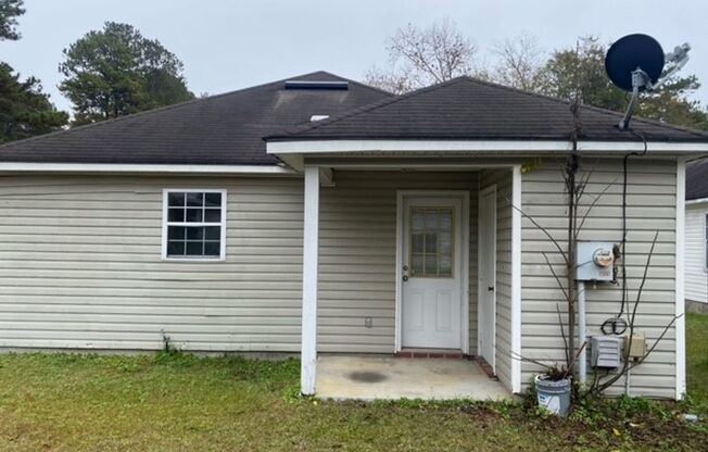 3 beds, 2 baths, $1,100