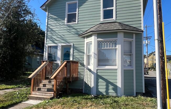 Charming Four Bedroom Home in the Heart of Bellingham!