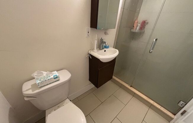 3 beds, 3 baths, 787 sqft, $1,875, Unit Unit 09