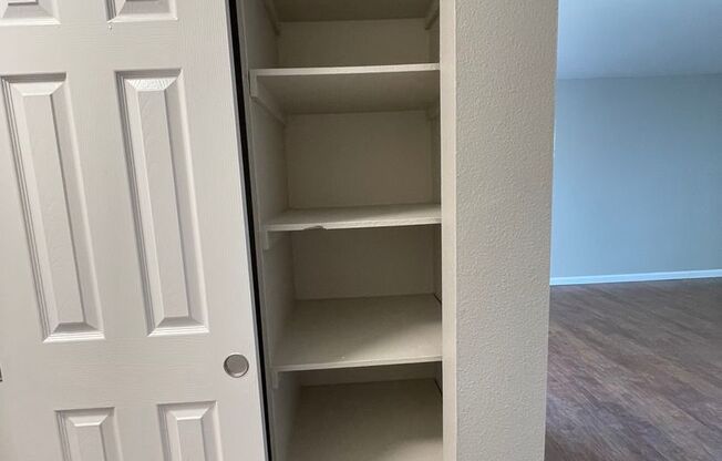 2 beds, 1 bath, 945 sqft, $1,575, Unit 052
