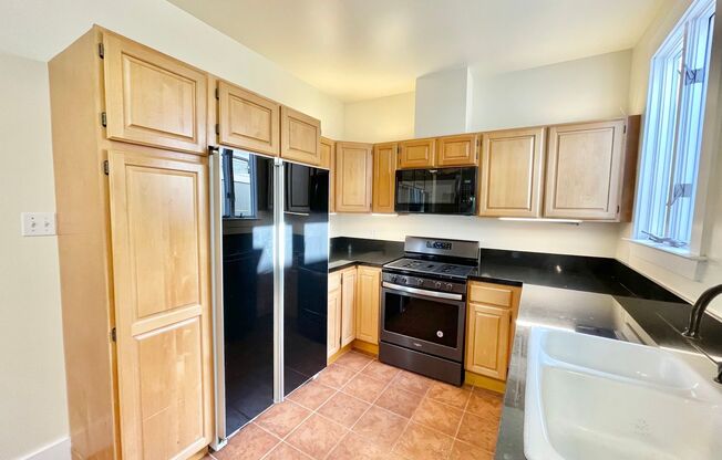 3 beds, 2 baths, $4,995, Unit 209 A