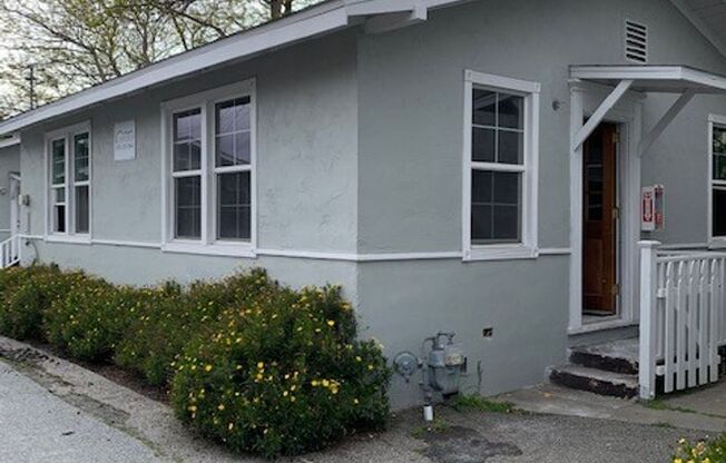 2 beds, 1 bath, $2,850