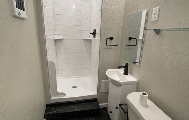 Studio, 1 bath, $975, Unit #05