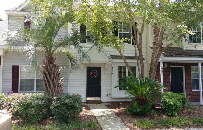 Available July 1st. Oak Bluff Townhome N Charleston