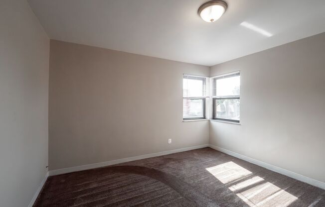 2 beds, 1 bath, $1,140, Unit Apt. 42