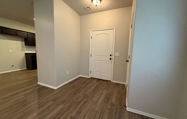 3 Bedroom 2 Bath 2 Car Garage - Edmond Schools Close to Downtown Edmond