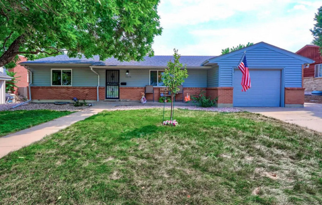 Huge room in a large shared home, private bathroom, great neighborhood, friendly roommates!