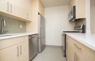 2 beds, 1 bath, $7,695, Unit 7N