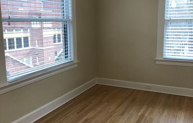 Studio, 1 bath, 300 sqft, $1,170, Unit 21