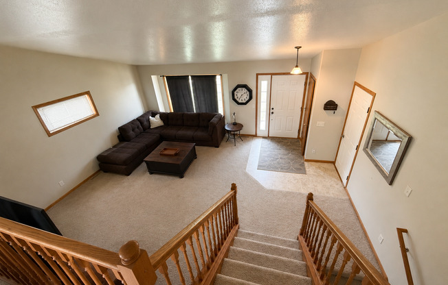 4BR/2ba Tri-Level Home in Private West Side Neighborhood Near Sherman School