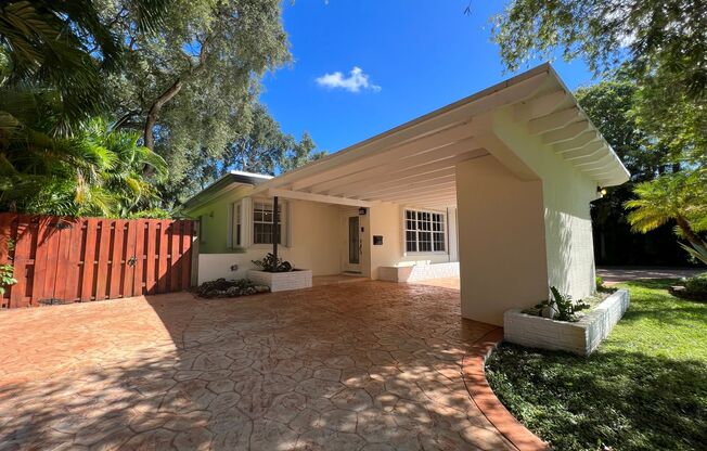 Beautifully appointed 4 Bedrooms, 2 Bathrooms 2300 sf single-family home, Hollywood, Florida