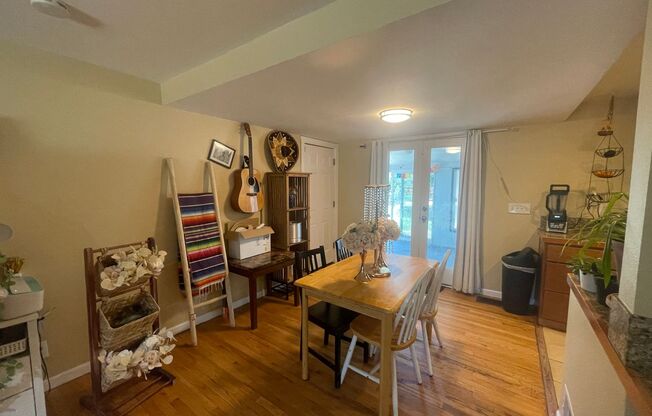 Charming 3 Bedroom Home in Aurora