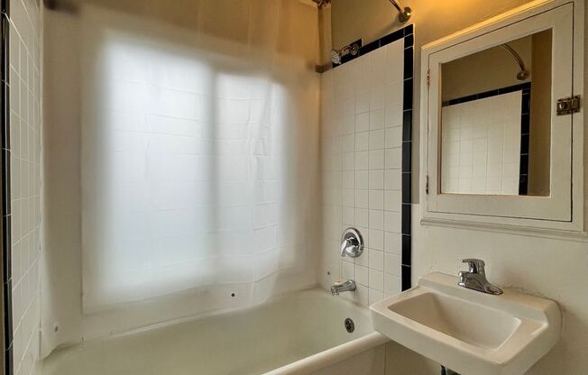 1 bed, 1 bath, $1,595, Unit 35