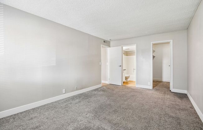 2 beds, 2 baths, 976 sqft, $1,448, Unit 5F