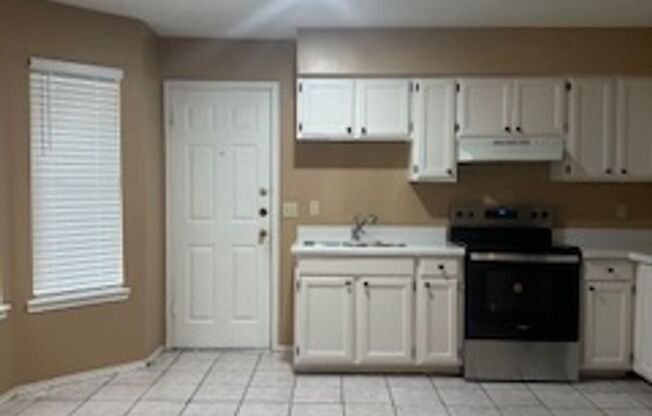 3 beds, 2 baths, $1,350