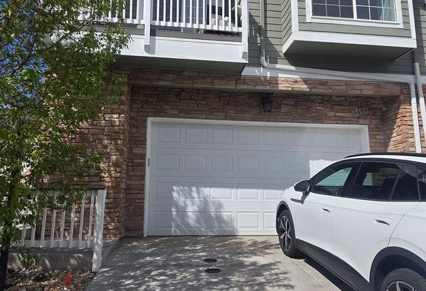 Modern 4 Bedroom 5 Bath Townhome - With Lots of Natural Light and Great Views!