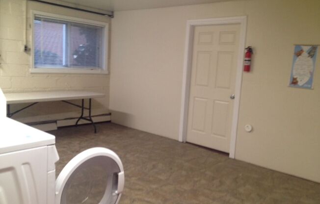 1 bed, 1 bath, 725 sqft, $1,245, Unit E10