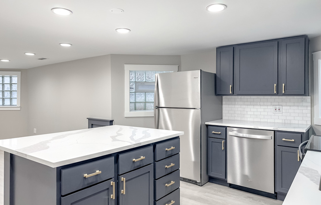 1536 536 N HAMLIN