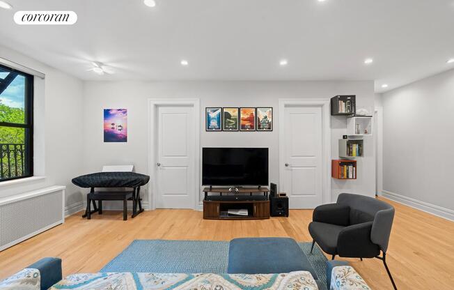 109 20 QUEENS BLVD