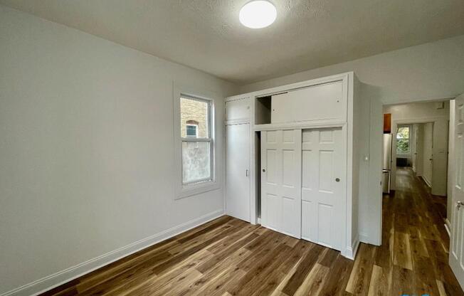 3 beds, 1 bath, 1,100 sqft, $3,200, Unit 2