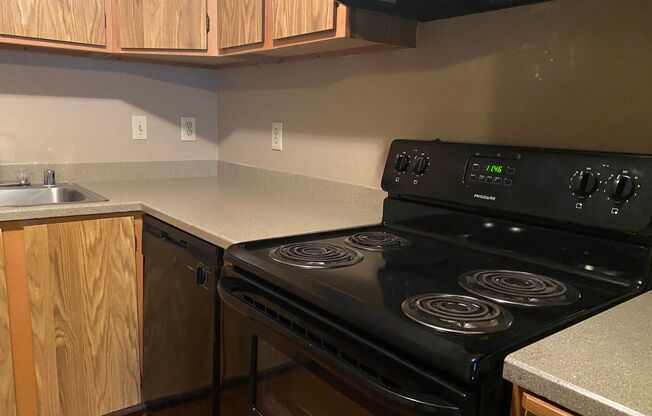 2 beds, 1 bath, 687 sqft, $2,095, Unit A404
