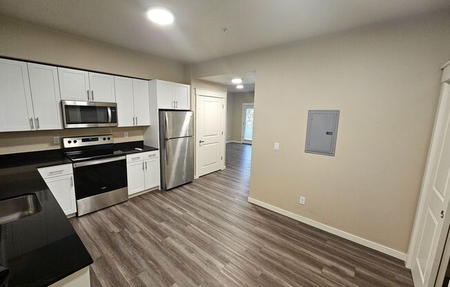 1 bed, 1 bath, 707 sqft, $1,595, Unit 303