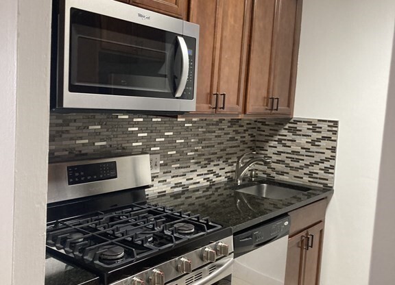 2 beds, 2 baths, 900 sqft, $3,800, Unit 201